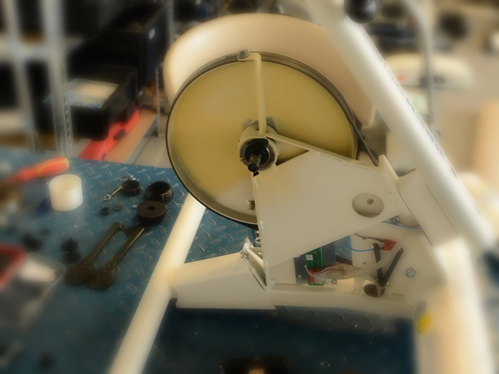 Gereviseerde MOTOmed bewegingstrainer in onze werkplaats, klaar voor onderhoud of reparatie